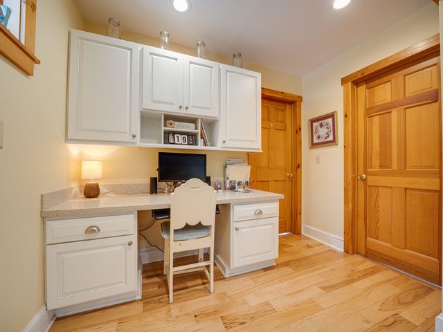 11 North Point Rd, Long Lake, NY 12847