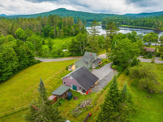 11 North Point Rd, Long Lake, NY 12847