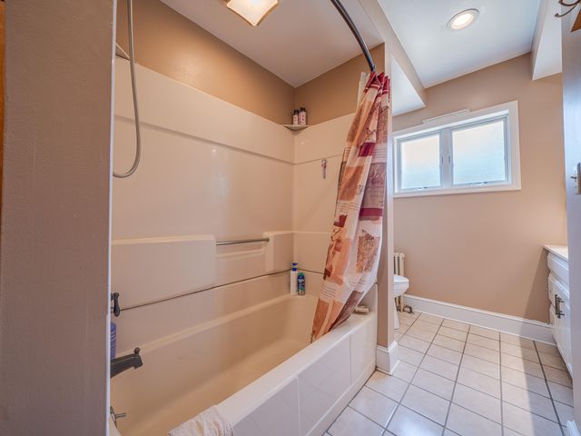 11 North Point Rd, Long Lake, NY 12847