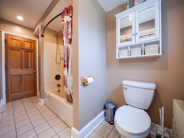 11 North Point Rd, Long Lake, NY 12847