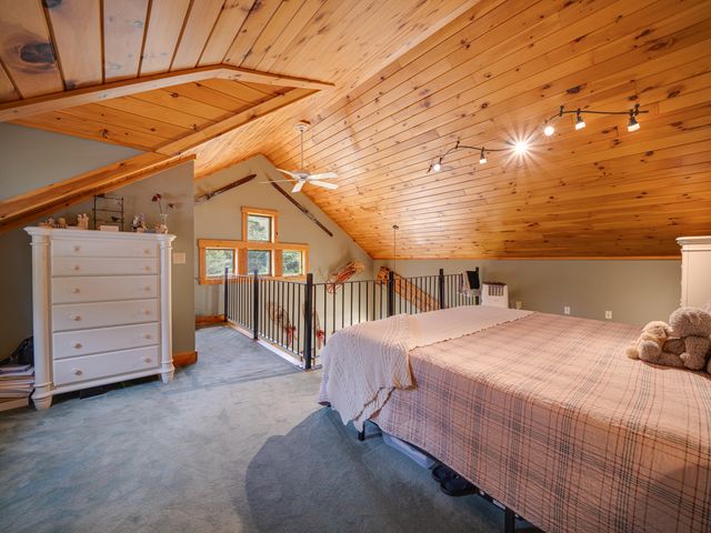 11 North Point Rd, Long Lake, NY 12847