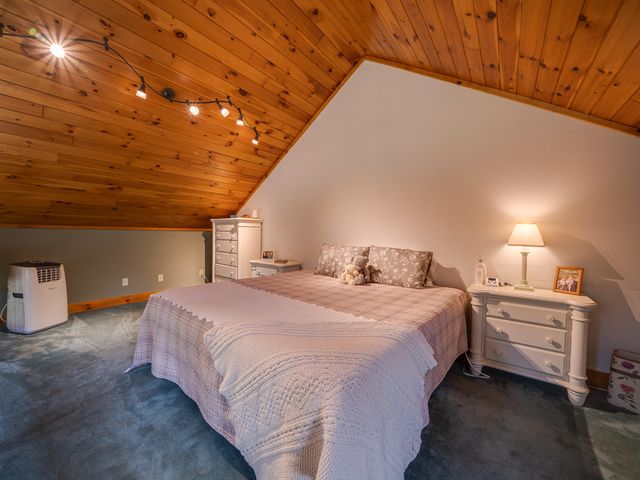 11 North Point Rd, Long Lake, NY 12847