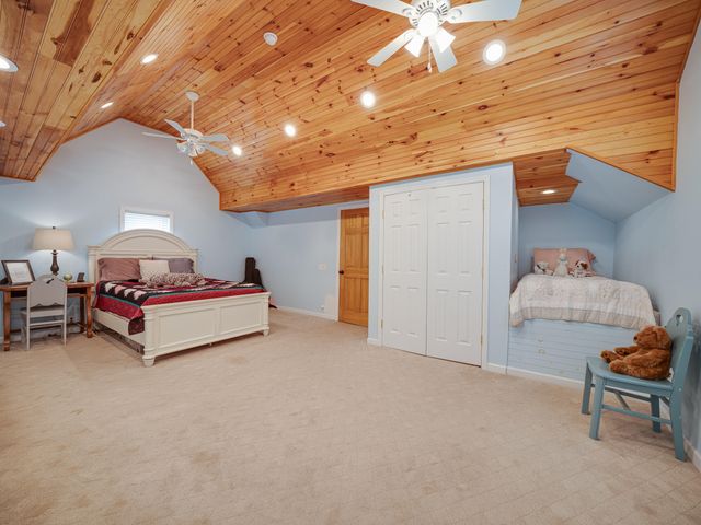 11 North Point Rd, Long Lake, NY 12847