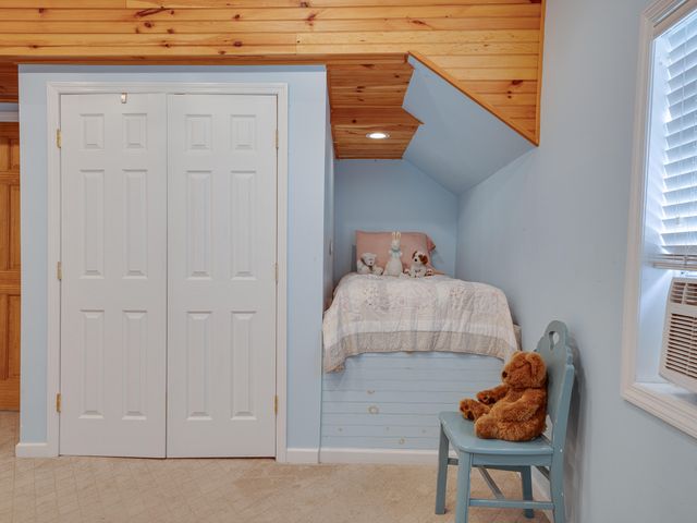 11 North Point Rd, Long Lake, NY 12847