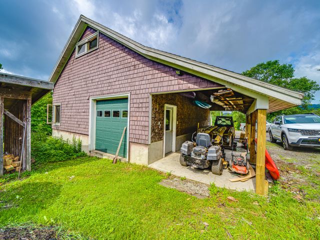 11 North Point Rd, Long Lake, NY 12847