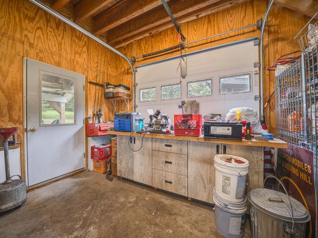 11 North Point Rd, Long Lake, NY 12847