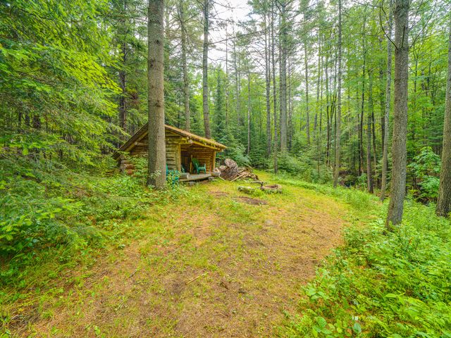 11 North Point Rd, Long Lake, NY 12847