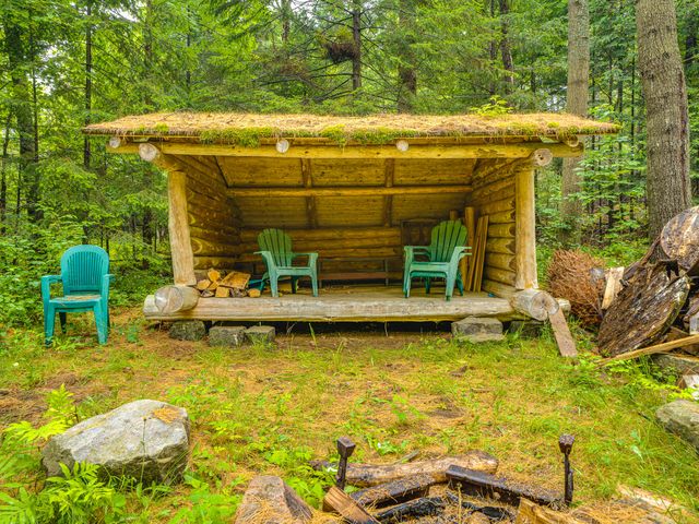 11 North Point Rd, Long Lake, NY 12847