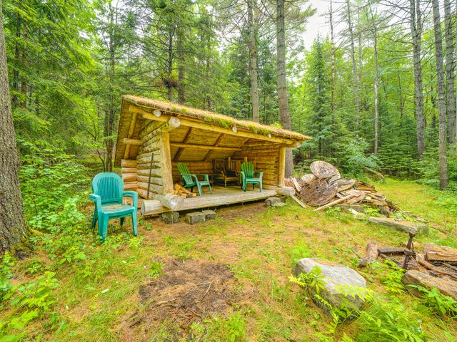 11 North Point Rd, Long Lake, NY 12847