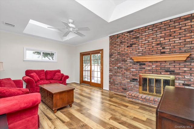 111 Cocks Lane, Locust Valley, NY 11560