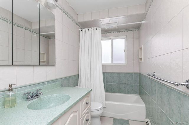 111 Cocks Lane, Locust Valley, NY 11560