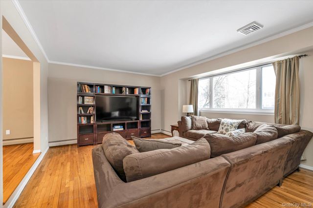 111 Cocks Lane, Locust Valley, NY 11560