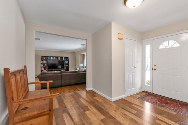 111 Cocks Lane, Locust Valley, NY 11560