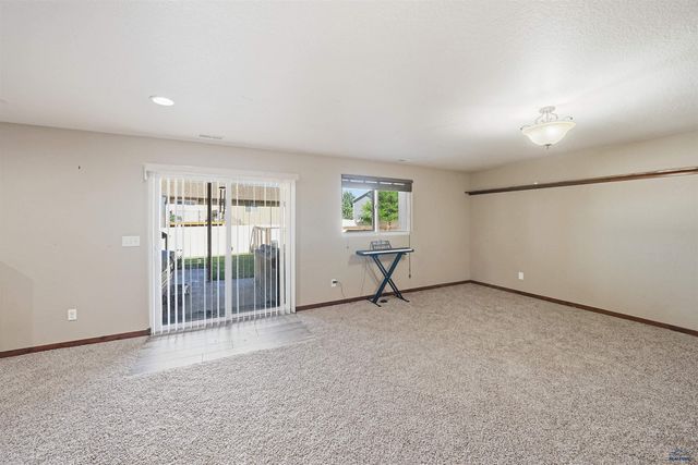 6436 DUNSMORE RD, Rapid City, SD 57702