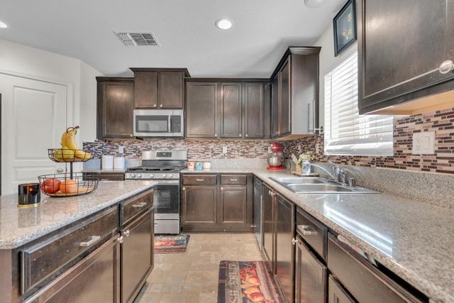 4371 W Saginaw Way, Fresno, CA 93722