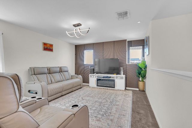 4371 W Saginaw Way, Fresno, CA 93722