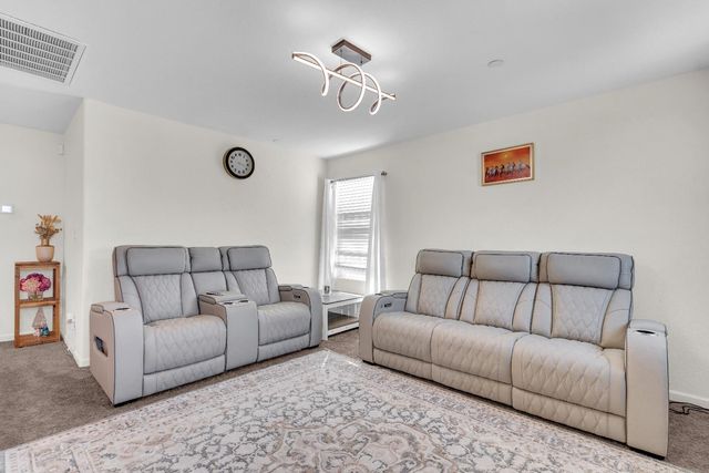 4371 W Saginaw Way, Fresno, CA 93722