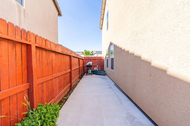 4371 W Saginaw Way, Fresno, CA 93722