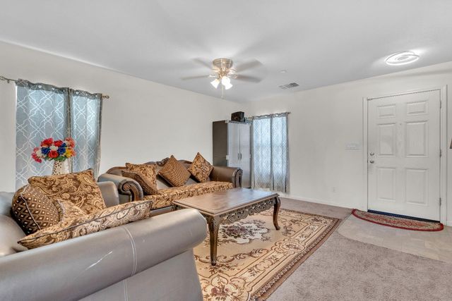 4371 W Saginaw Way, Fresno, CA 93722