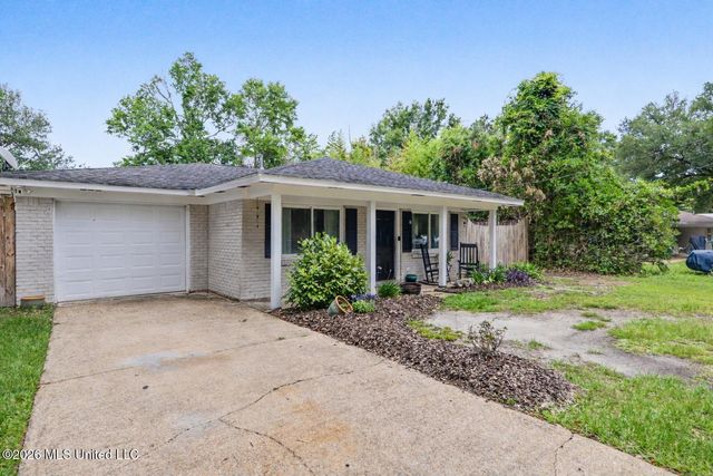 709 Pine Hills Road, Ocean Springs, MS 39564