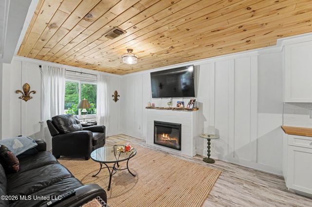 709 Pine Hills Road, Ocean Springs, MS 39564