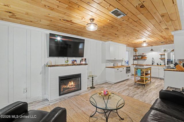 709 Pine Hills Road, Ocean Springs, MS 39564