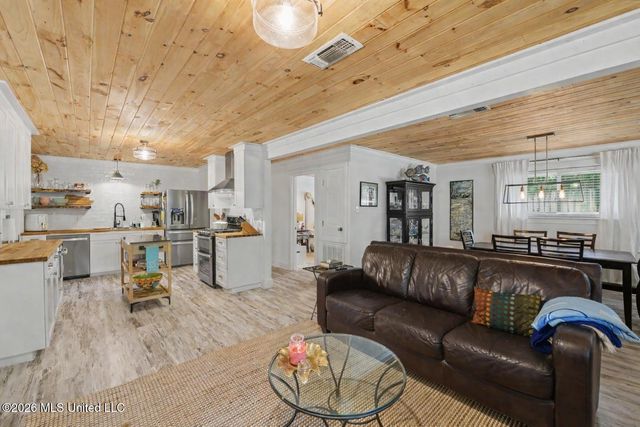 709 Pine Hills Road, Ocean Springs, MS 39564