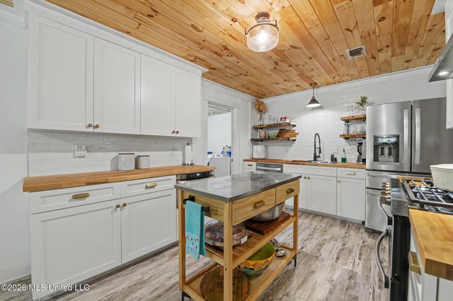 709 Pine Hills Road, Ocean Springs, MS 39564