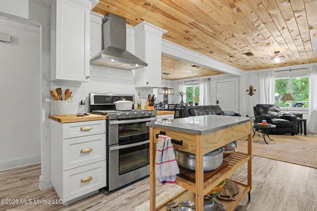 709 Pine Hills Road, Ocean Springs, MS 39564