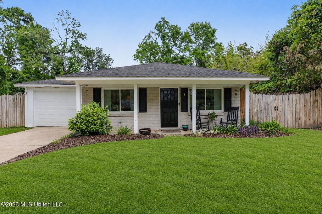 709 Pine Hills Road, Ocean Springs, MS 39564