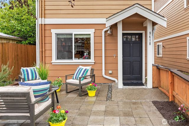 9418 Fremont Avenue N, Seattle, WA 98103