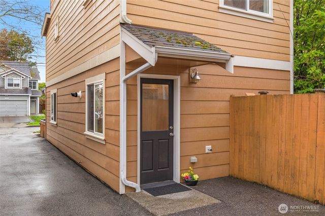 9418 Fremont Avenue N, Seattle, WA 98103