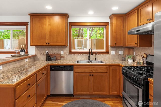 9418 Fremont Avenue N, Seattle, WA 98103