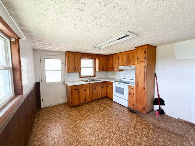 6218 Old Evergreen Road, Appomattox, VA 24522