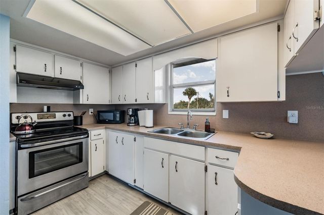 208 S CANAL STREET, Ruskin, FL 33570