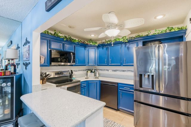 106 LAKE PINE Circle D-2, Greenacres, FL 33463