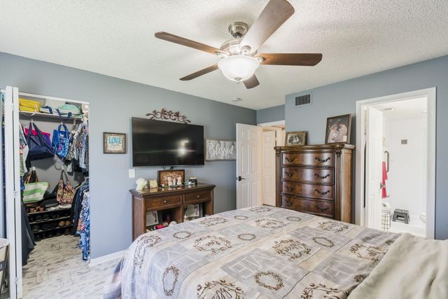 106 LAKE PINE Circle D-2, Greenacres, FL 33463