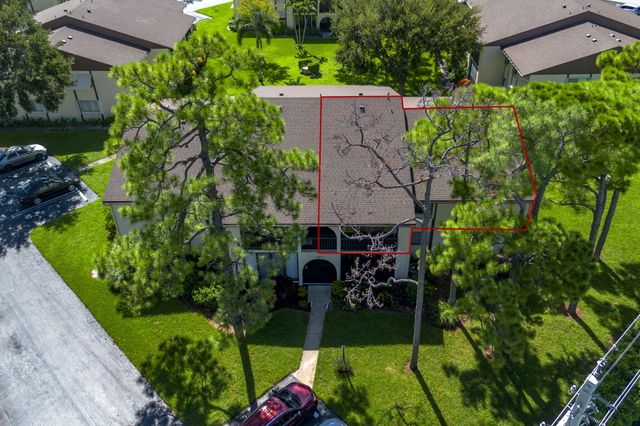 106 LAKE PINE Circle D-2, Greenacres, FL 33463