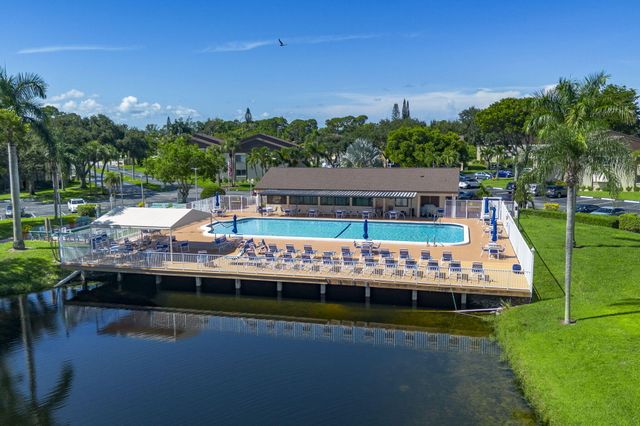 106 LAKE PINE Circle D-2, Greenacres, FL 33463