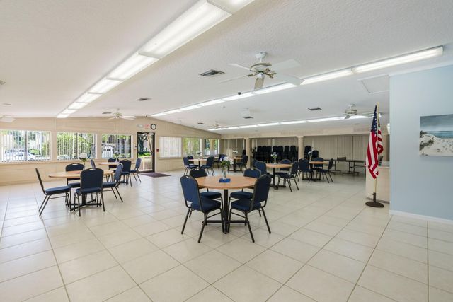 106 LAKE PINE Circle D-2, Greenacres, FL 33463
