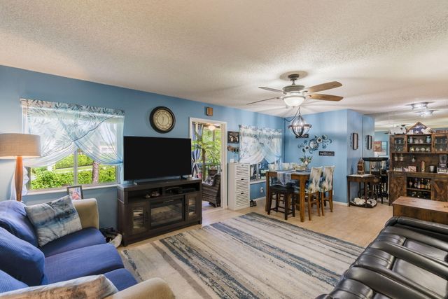 106 LAKE PINE Circle D-2, Greenacres, FL 33463