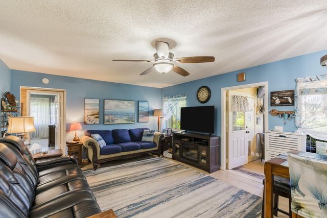 106 LAKE PINE Circle D-2, Greenacres, FL 33463