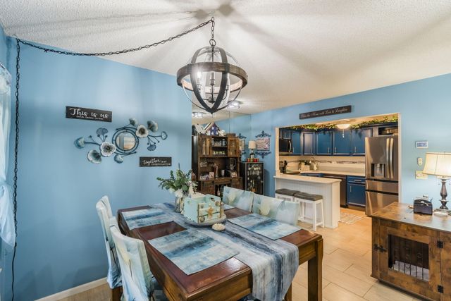 106 LAKE PINE Circle D-2, Greenacres, FL 33463