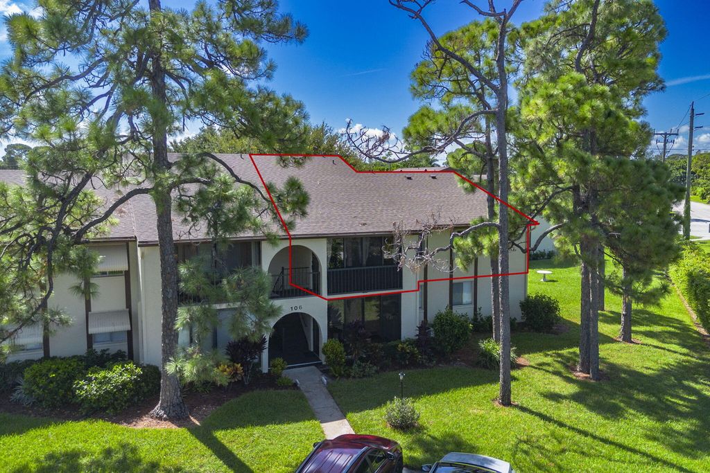 106 LAKE PINE Circle D-2, Greenacres, FL 33463