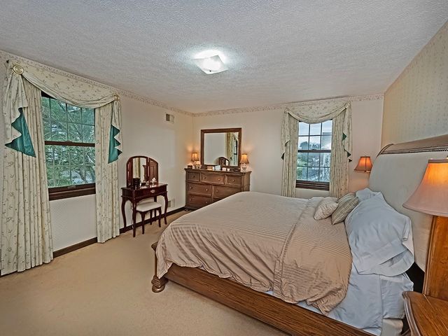 402 Dorseyville Rd, O'hara, PA 15215