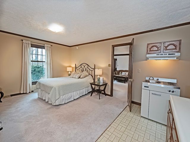 402 Dorseyville Rd, O'hara, PA 15215