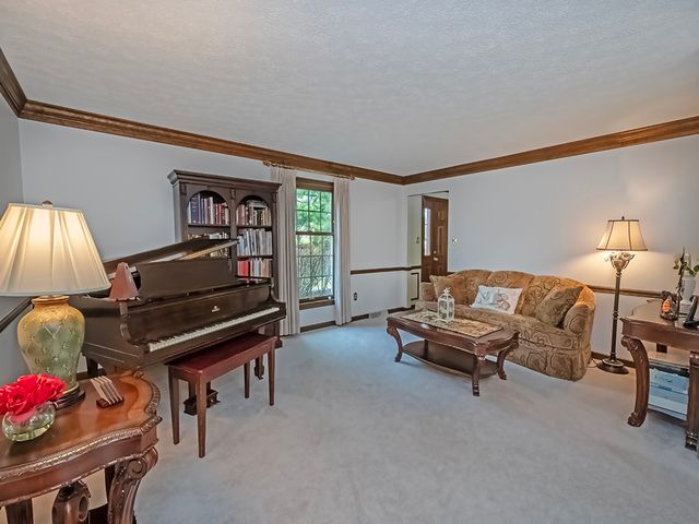 402 Dorseyville Rd, O'hara, PA 15215