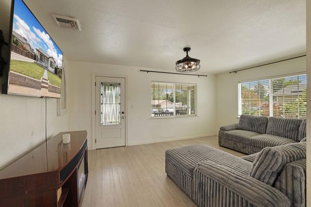 2660 Santa Fe St, Riverbank, CA 95367