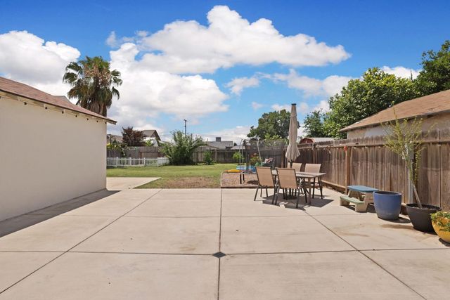 2660 Santa Fe St, Riverbank, CA 95367