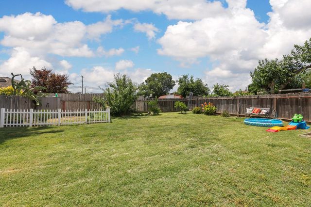 2660 Santa Fe St, Riverbank, CA 95367